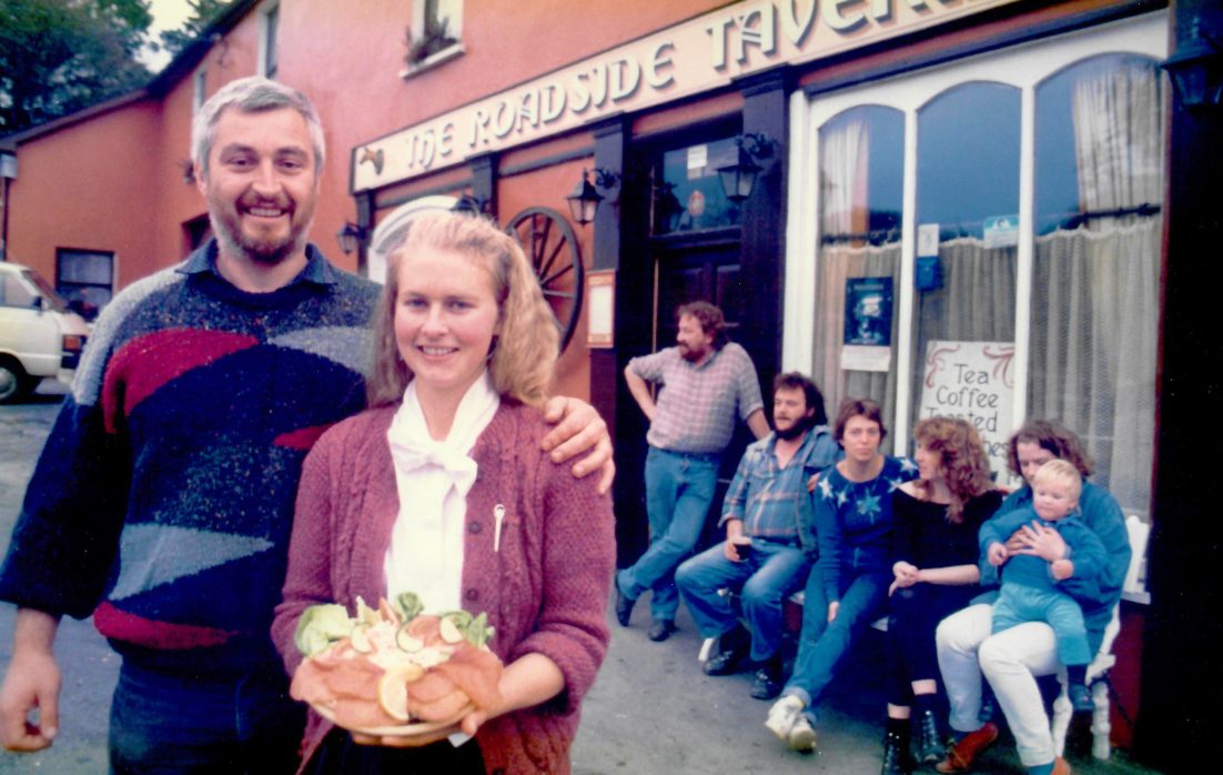 Birgitta et Peter Curtin devant Roadside Tavern